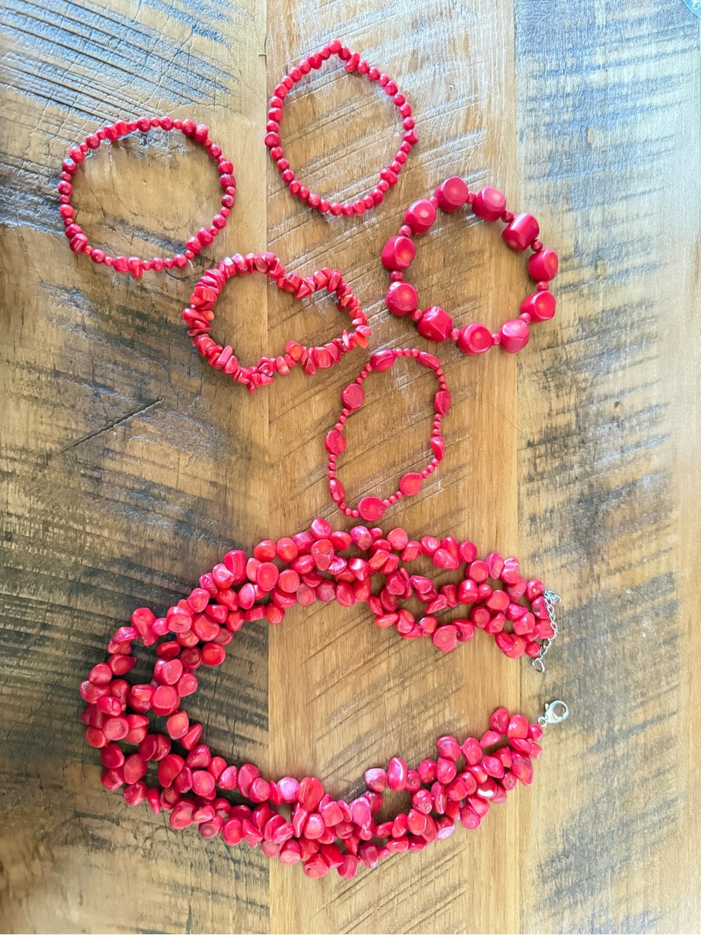 Red Beaded Women's Necklace and Bracelet Set
